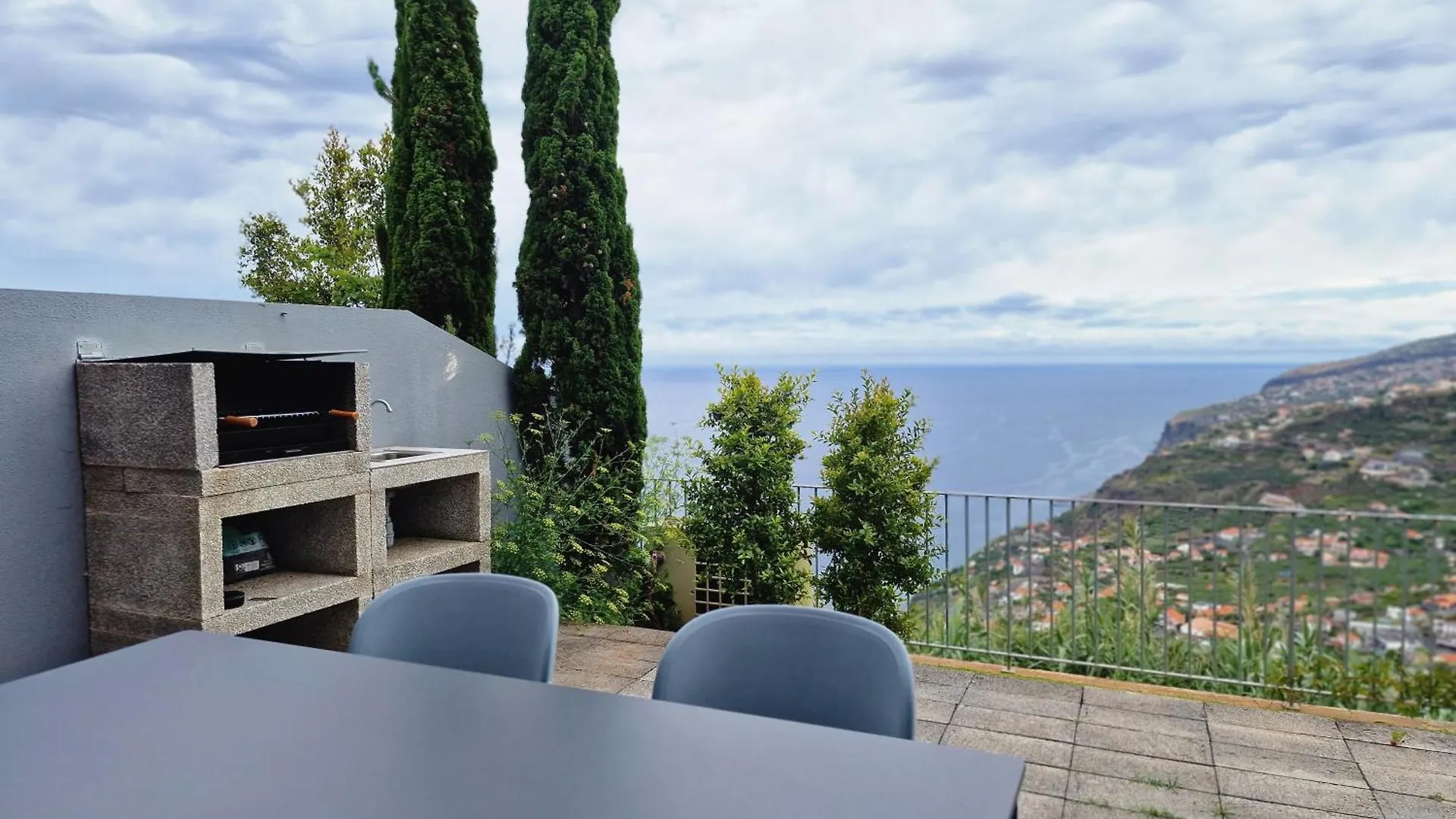 The Red Hot Chill House By Lovelystay Arco da Calheta